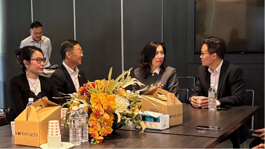 Thứ trưởng Ngoại giao gặp gỡ kiều bào là chuyên gia, trí thức, học giả người Việt Nam tại Singapore Thứ trưởng Ngoại giao gặp gỡ kiều bào là chuyên gia, trí thức, học giả người Việt Nam tại Singapore