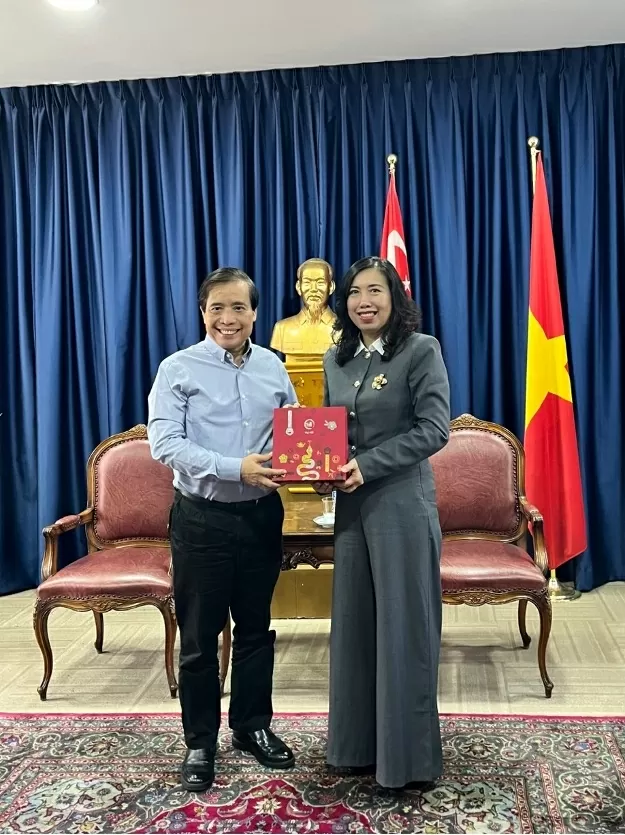 Thứ trưởng Ngoại giao gặp gỡ kiều bào là chuyên gia, trí thức, học giả người Việt Nam tại Singapore Thứ trưởng Ngoại giao gặp gỡ kiều bào là chuyên gia, trí thức, học giả người Việt Nam tại Singapore