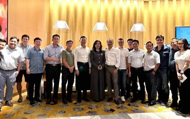 Thứ trưởng Ngoại giao gặp gỡ kiều bào là chuyên gia, trí thức, học giả người Việt Nam tại Singapore
