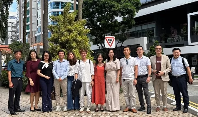 Thứ trưởng Ngoại giao gặp gỡ kiều bào là chuyên gia, trí thức, học giả người Việt Nam tại Singapore Thứ trưởng Ngoại giao gặp gỡ kiều bào là chuyên gia, trí thức, học giả người Việt Nam tại Singapore