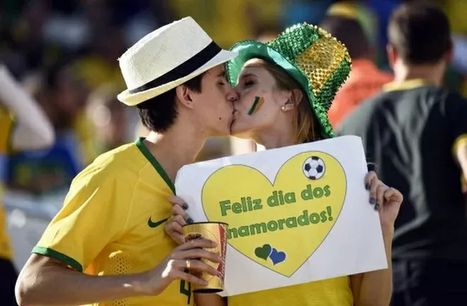 Người Brazil kỷ niệm ngày lễ Tình nhân vào 12/6. (Ảnh: AFP/Getty) Người Brazil kỷ niệm ngày lễ Tình nhân vào 12/6. (Ảnh: AFP/Getty)