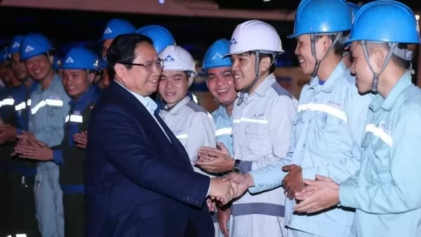 PM Pham Minh Chinh asks Hoa Phat to produce steel for railway projects
