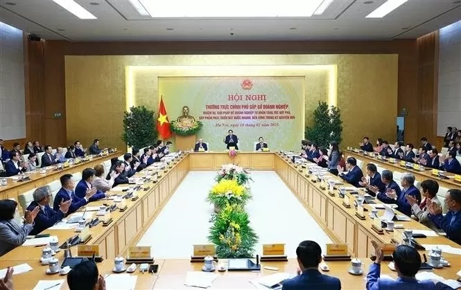PM chairs meeting with leaders of businesses, calling for greater contributions to national development
