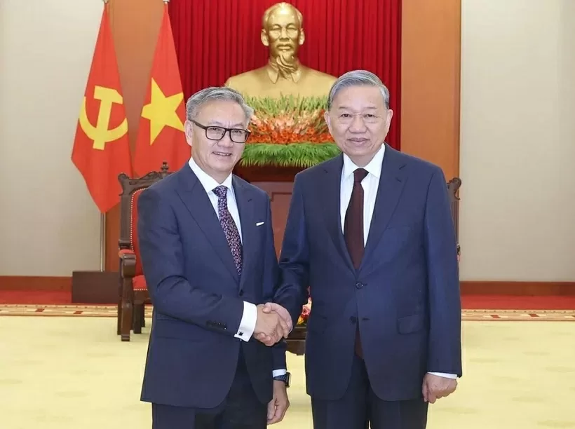 Party General Secretary To Lam receives Lao Minister of Foreign Affairs Thongsavanh Phomvihane