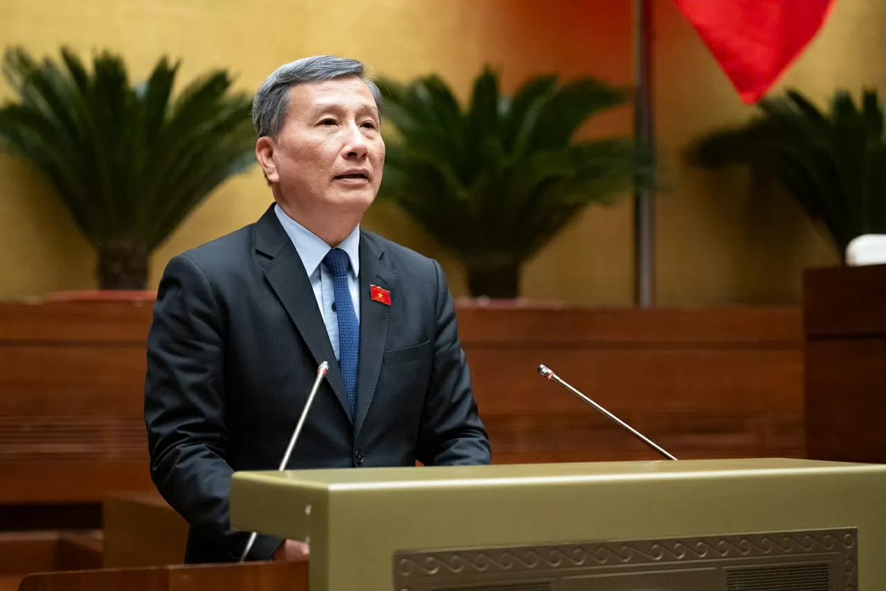 Chủ nhiệm Ủy ban Khoa học Công nghệ và Môi trường Lê Quang Huy trình bày báo cáo thẩm tra. Ảnh: Quốc hội