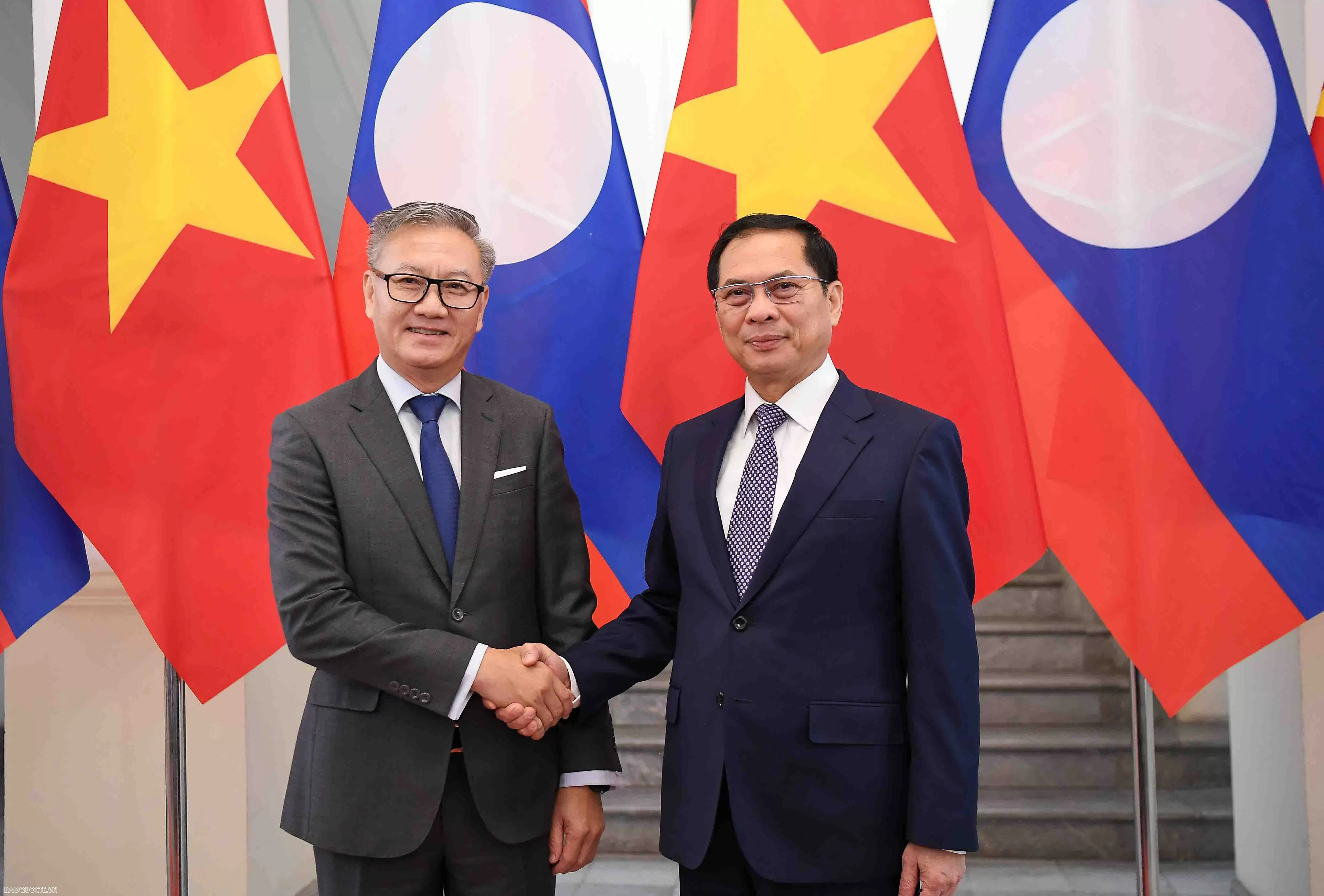 Deputy PM, FM Bui Thanh Son welcomed Lao Foreign Minister Thongsavanh Phomvihane