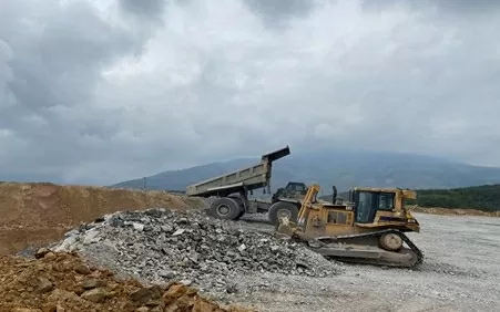 Bãi đổ thải của Chi nhánh Mỏ tuyển đồng Sin Quyền, Lào Cai. (Nguồn: Tài nguyên và Môi trường) Bãi đổ thải của Chi nhánh Mỏ tuyển đồng Sin Quyền, Lào Cai. (Nguồn: Tài nguyên và Môi trường)