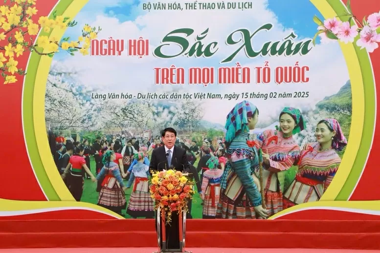 Sắc Xuân trên mọi miền Tổ quốc năm 2025: Khám phá vẻ đẹp đa sắc của văn hoá Việt Nam