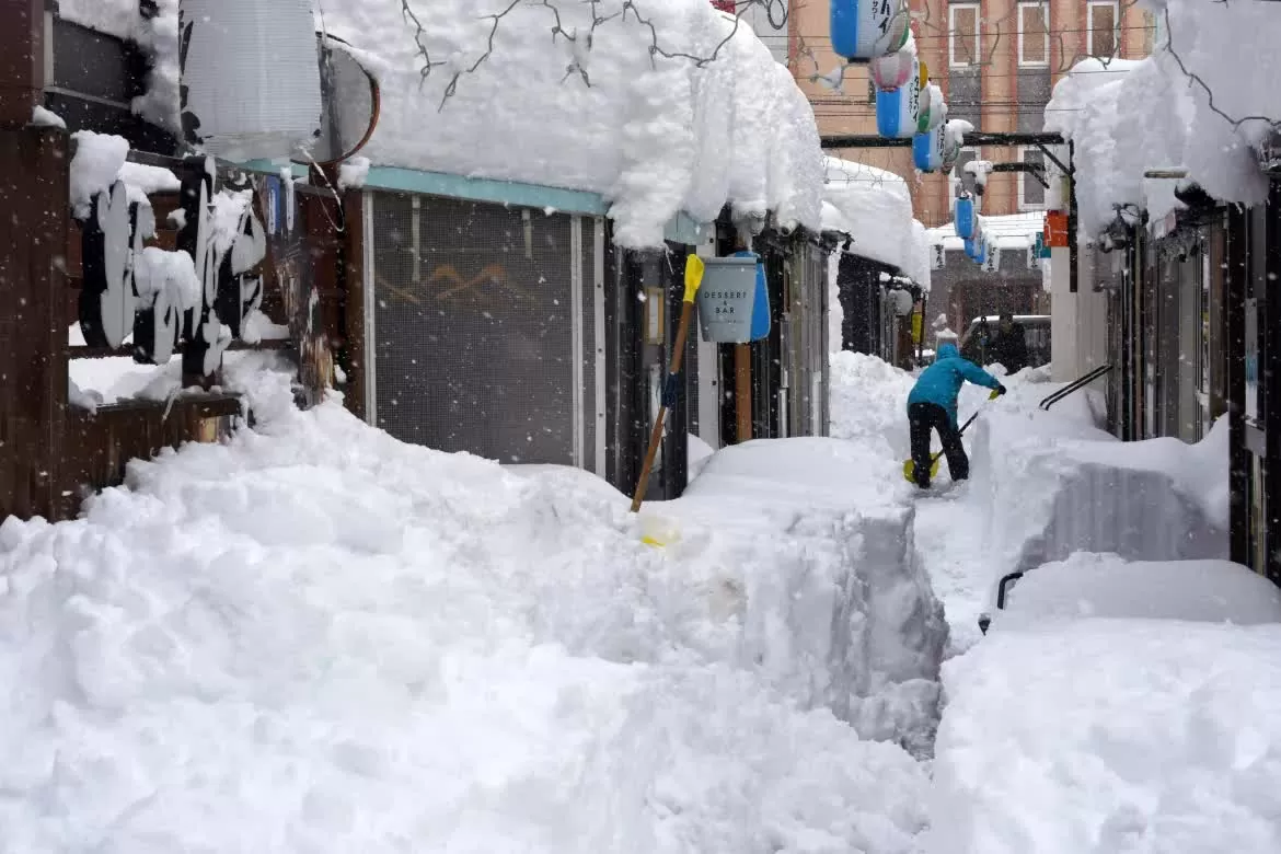 Nhật Bản: Hokkaido bị tuyết trắng bao phủ lớp dày hàng mét