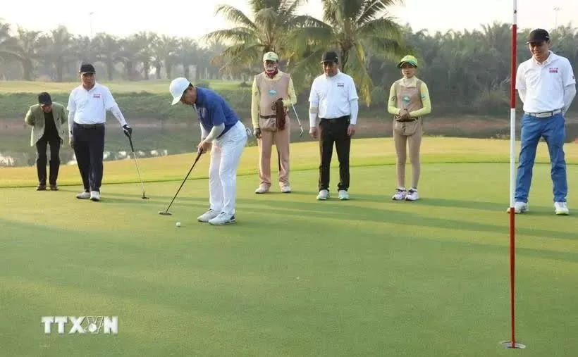 Vietnam, Laos strengthen people-to-people diplomacy via golf tournament