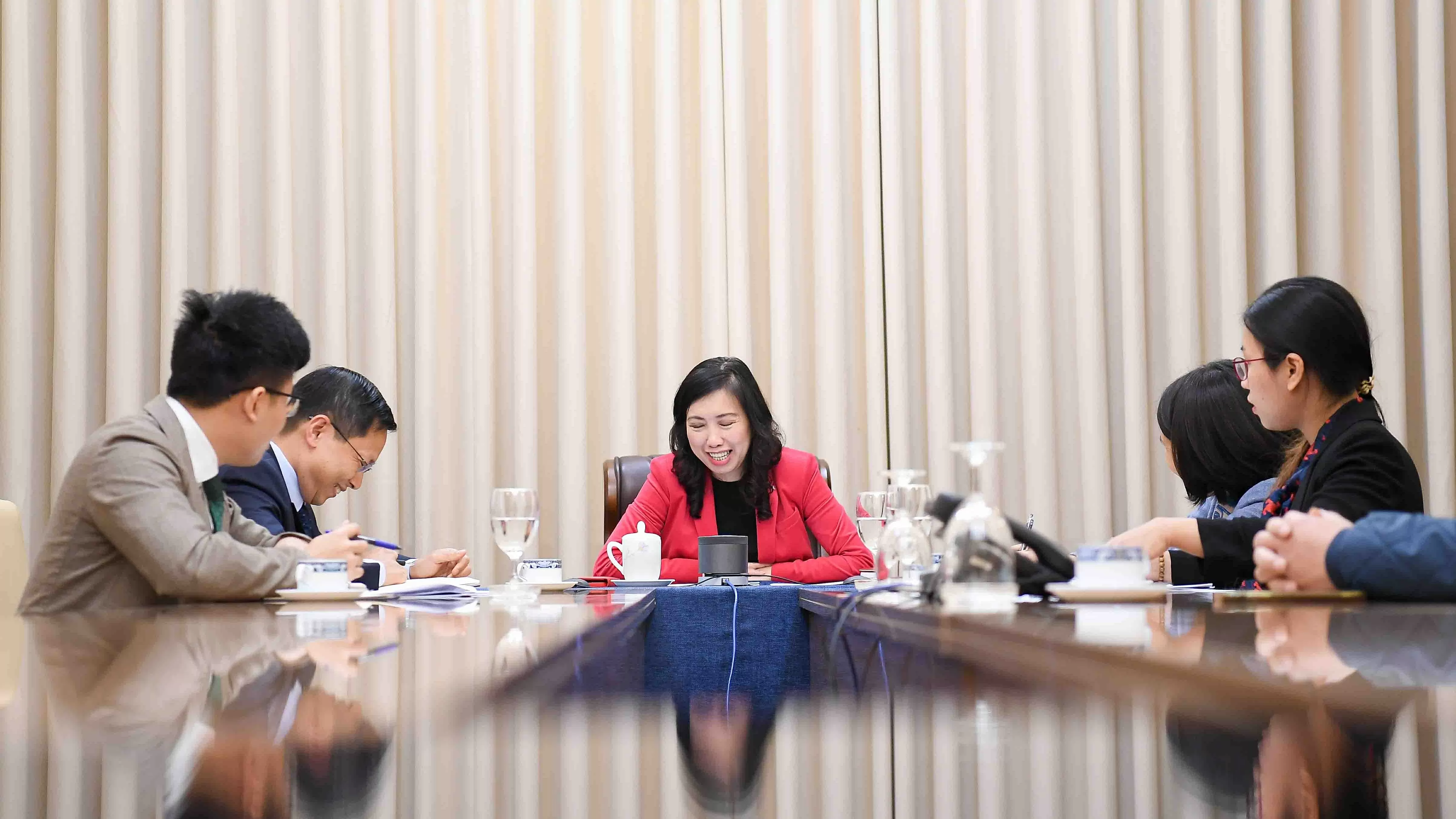 Thứ trưởng Lê Thị Thu Hằng điện đàm với Thứ trưởng Ngoại giao Cộng hòa Kyrgyzstan