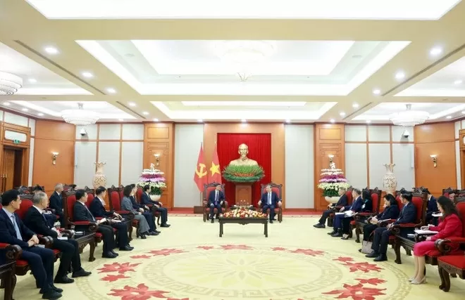 General Secretary To Lam welcomes Party Secretary of China's Guangxi Chen Gang