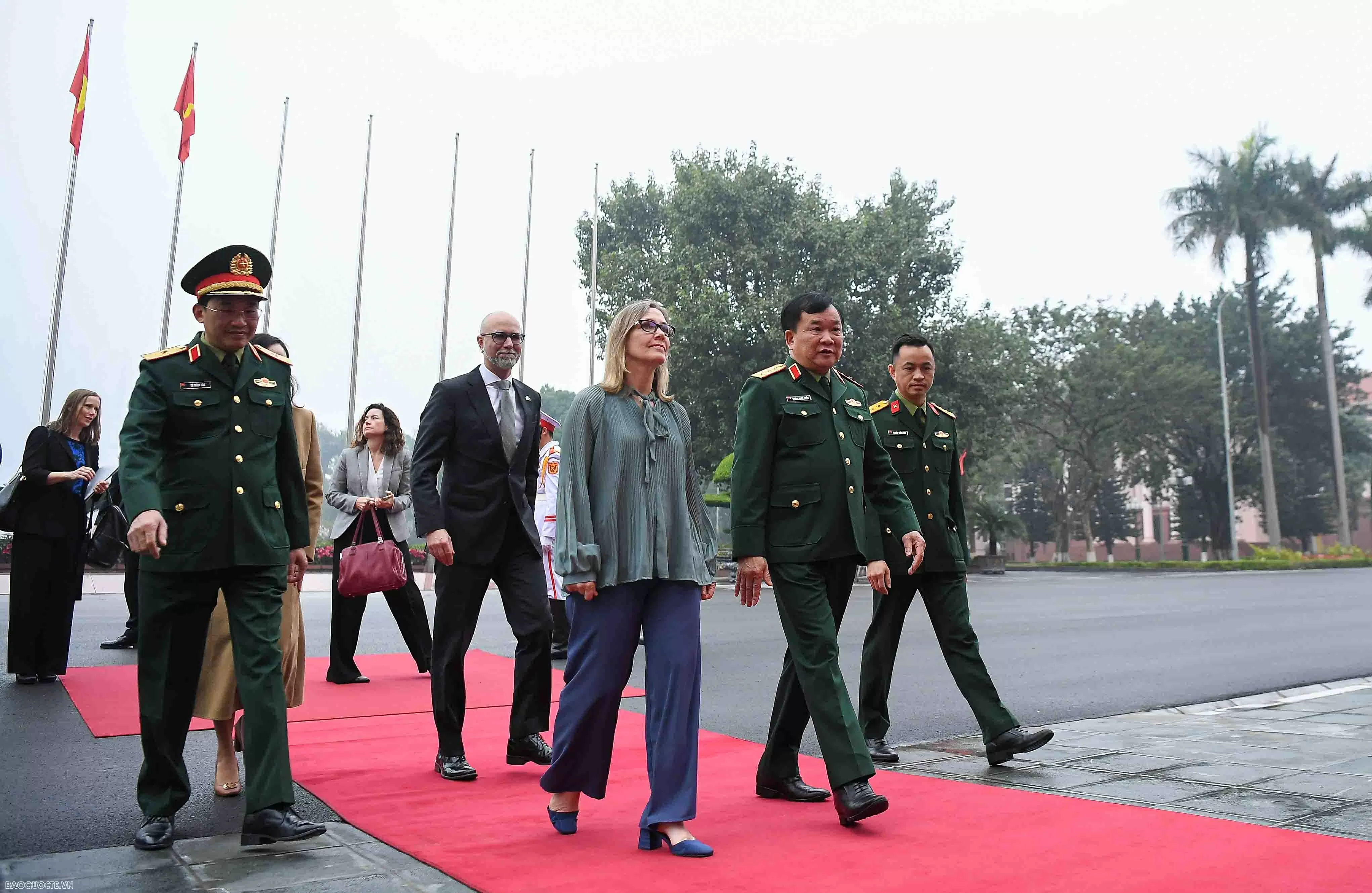 Vietnam, Canada officials hold 3rd defence policy dialogue in Hanoi