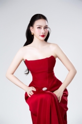 Á hậu Kim Duyên ghi điểm bởi chiều cao ấn tượng và vóc dáng gợi cảm