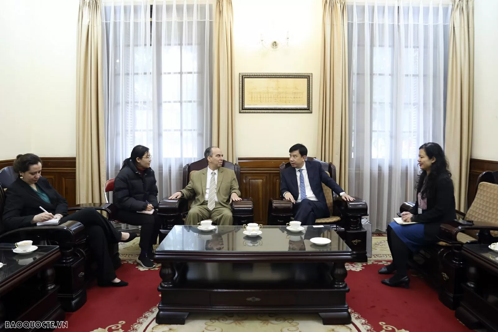 Cuban Ambassador Rogelio Polanco Fuentes works with the World and Vietnam Report, to promote Vietnam-Cuba Friendship Year 2025