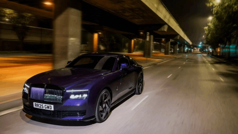 Cận cảnh mẫu xe điện siêu sang Rolls-Royce Spectre Black Badge