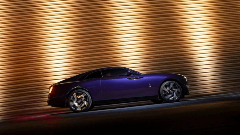 Cận cảnh mẫu xe điện siêu sang Rolls-Royce Spectre Black Badge