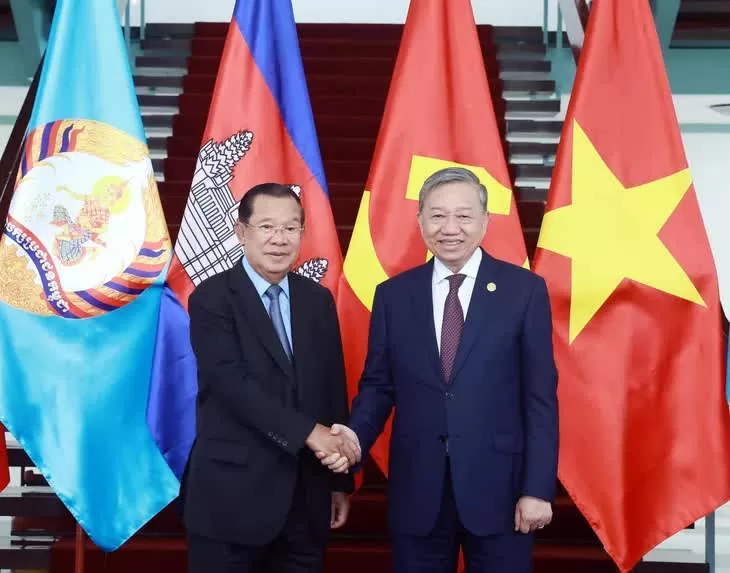 Top leaders of Vietnamese, Cambodian Parties meet in HCM City