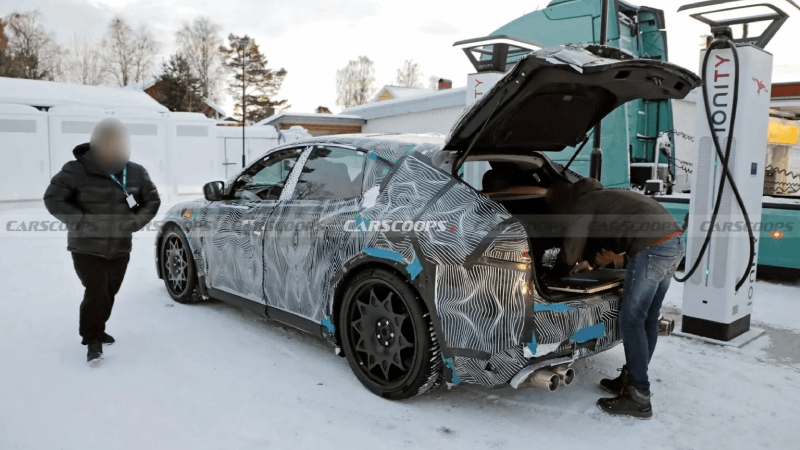Bắt gặp mẫu siêu xe điện của Ferrari, dự kiến ra mắt tháng 10/2025