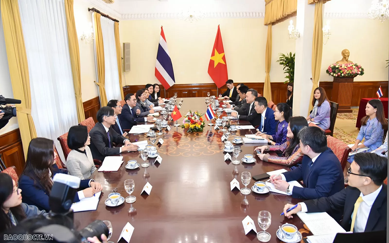 Sáng 24/2, Phó Thủ tướng, Bộ trưởng Ngoại giao Bùi Thanh Sơn đã đón và tiến hành hội đàm với Bộ trưởng Ngoại giao Thái Lan Maris Sangiampongsa. (Ảnh: Tuấn Anh) Sáng 24/2, Phó Thủ tướng, Bộ trưởng Ngoại giao Bùi Thanh Sơn đã đón và tiến hành hội đàm với Bộ trưởng Ngoại giao Thái Lan Maris Sangiampongsa. (Ảnh: Tuấn Anh)