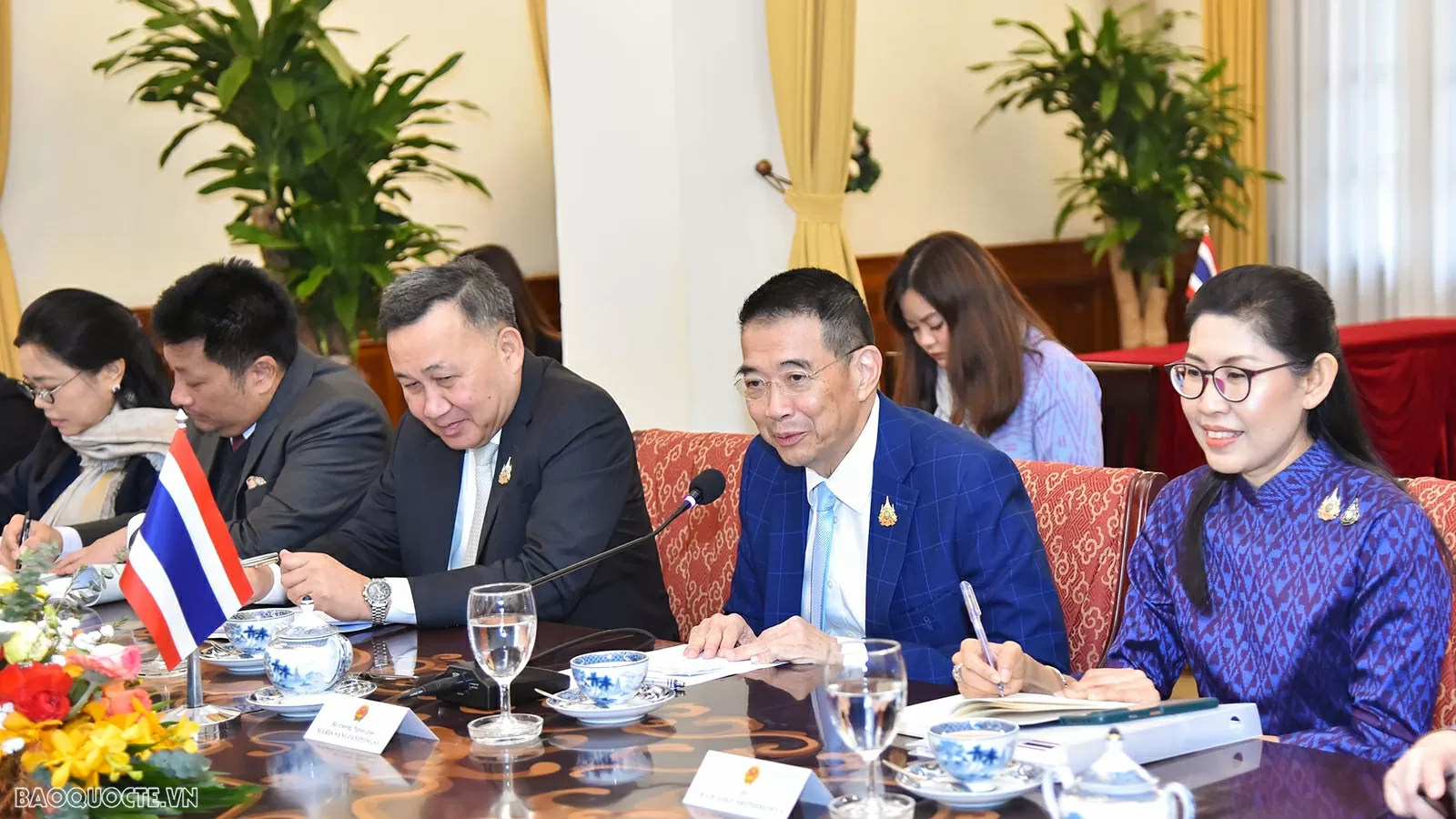 Deputy PM, FM Bui Thanh Son holds talks with Thai Foreign Minister Maris Sangiampongsa
