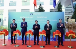 Khai mạc Triển lãm ảnh tái hiện hành trình 30 năm Việt Nam đồng hành cùng ASEAN