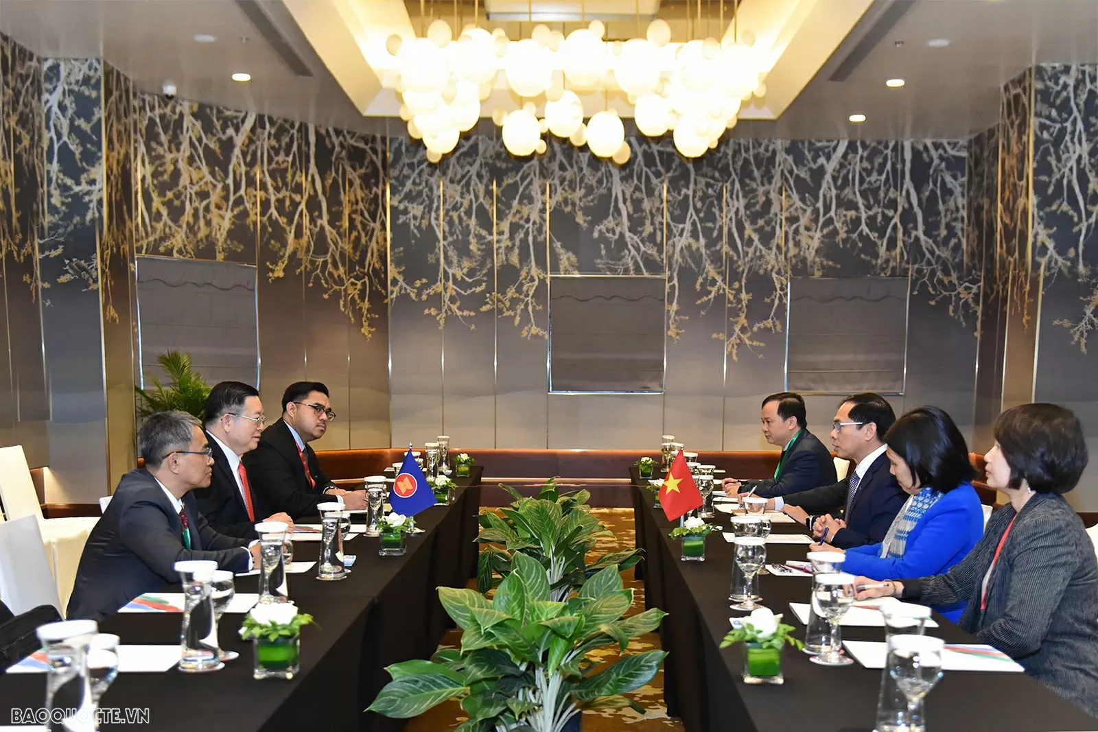 Deputy PM, FM Bui Thanh Son receives ASEAN Secretary-General Kao Kim Hourn