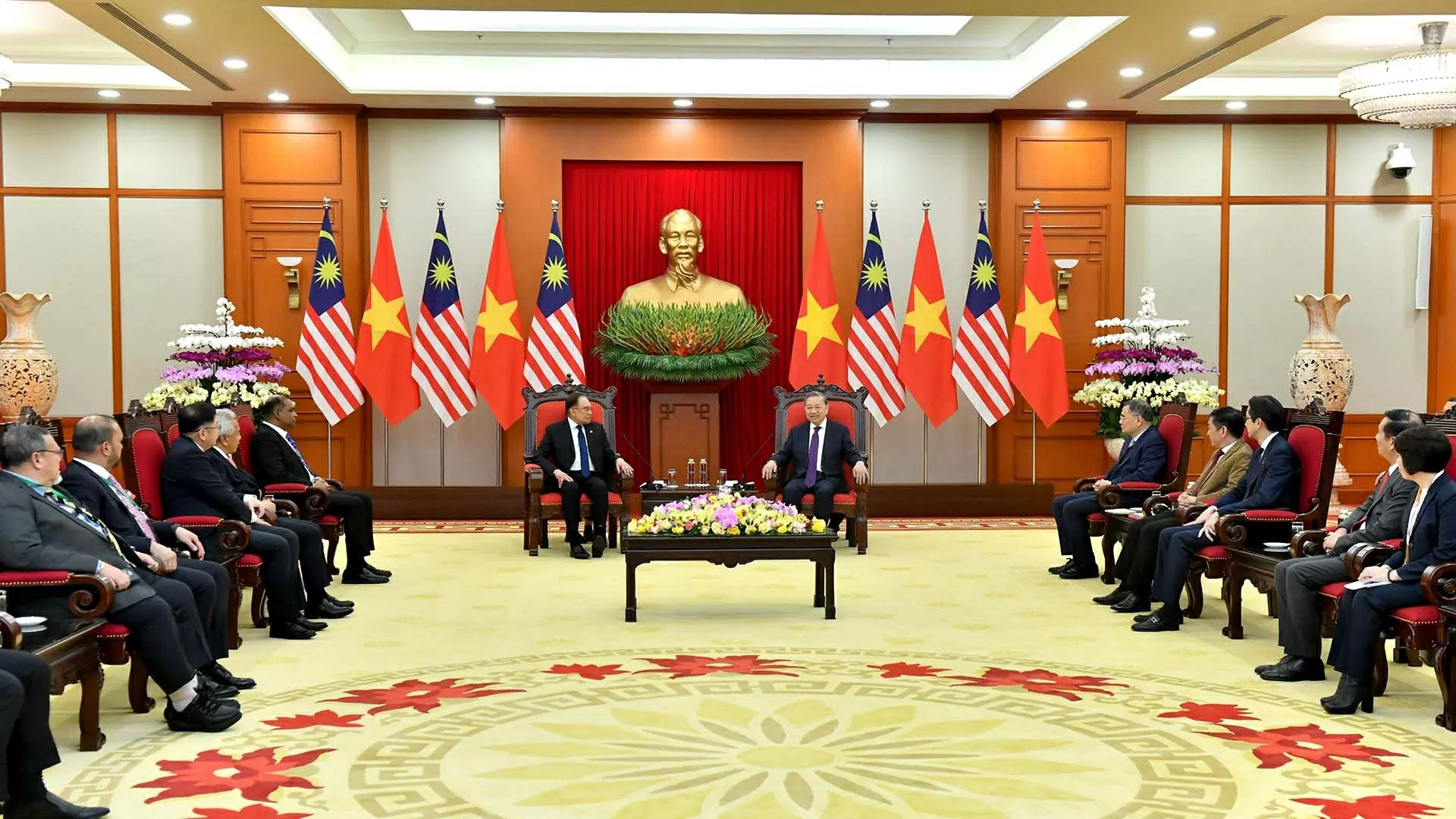 Party General Secretary To Lam welcomes Malaysian Prime Minister Anwar Ibrahim