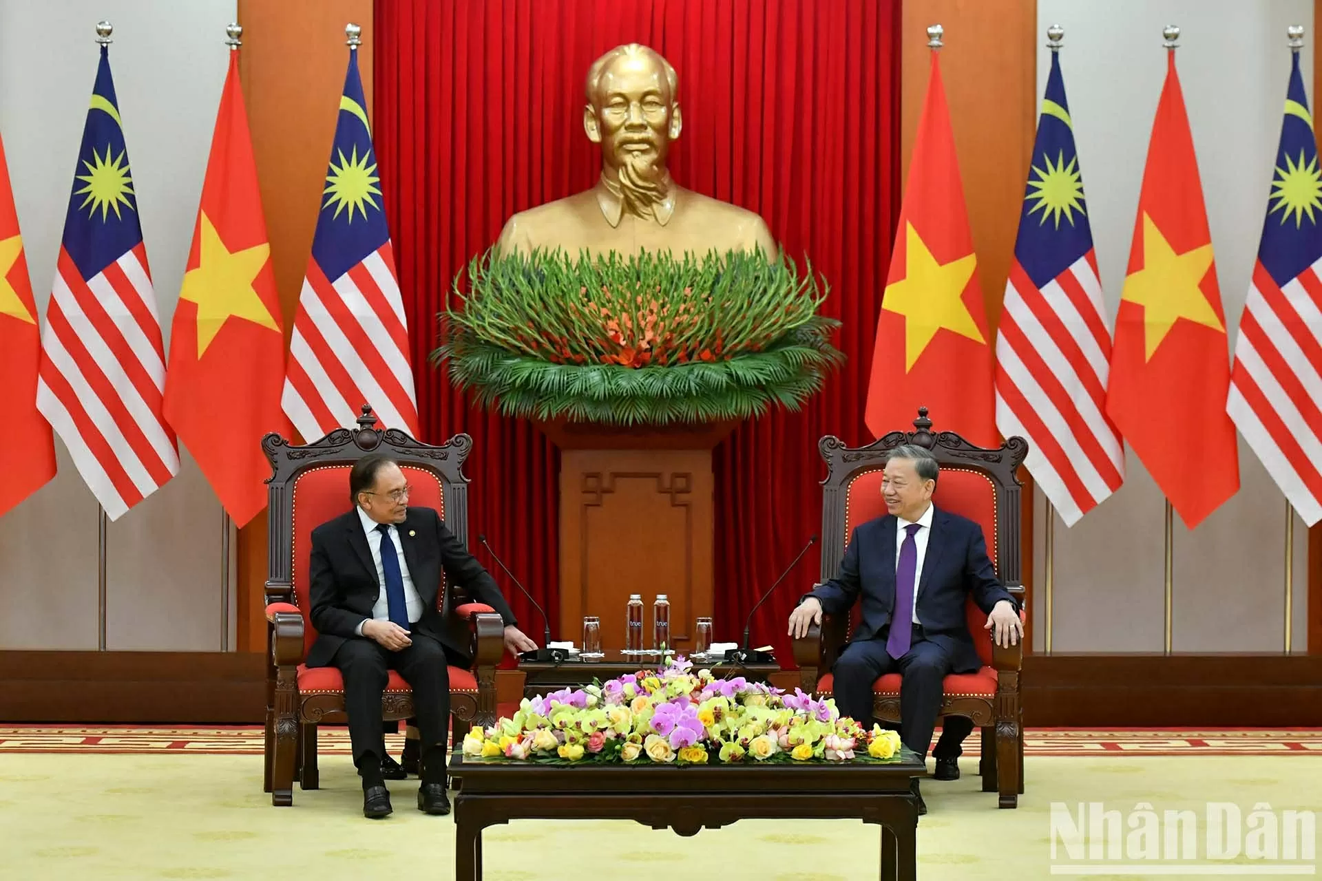 Tổng Bí thư Tô Lâm tiếp Thủ tướng Malaysia Anwar Ibrahim. (Nguồn: Báo Nhân dân)