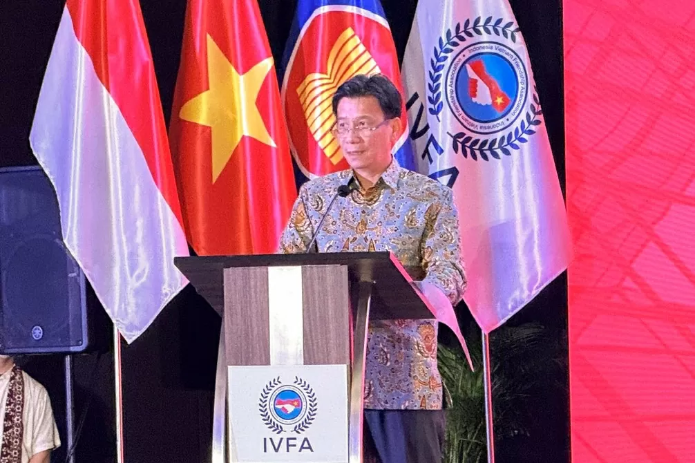 Đại sứ Việt Nam tại Indonesia Tạ Văn Thông phát biểu tại buổi lễ.