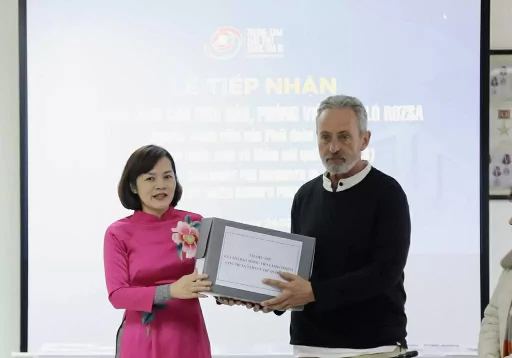Hungarian journalist's family donates historic photos of Vietnam