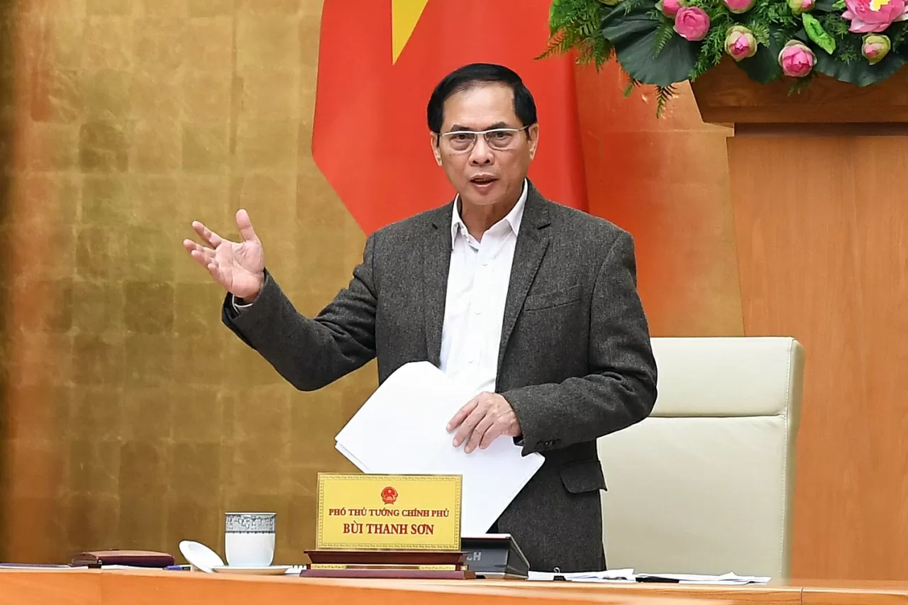 Phó Thủ tướng, Bộ trưởng Ngoại giao Bùi Thanh Sơn chủ trì cuộc họp rà soát công tác chuẩn bị cho Hội nghị P4G - Ảnh: VGP/Hải Minh
