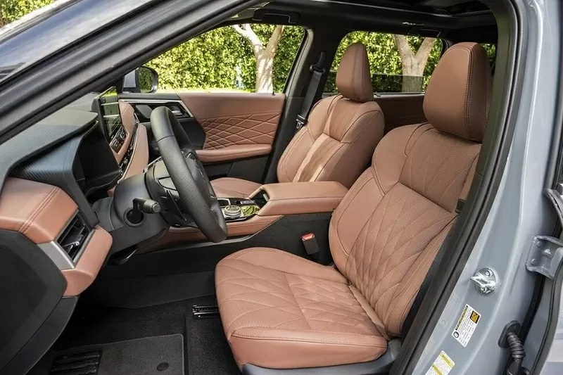 Cận cảnh Mitsubishi Outlander 2025 ra mắt tại Mỹ, giá khoảng 755 triệu đồng