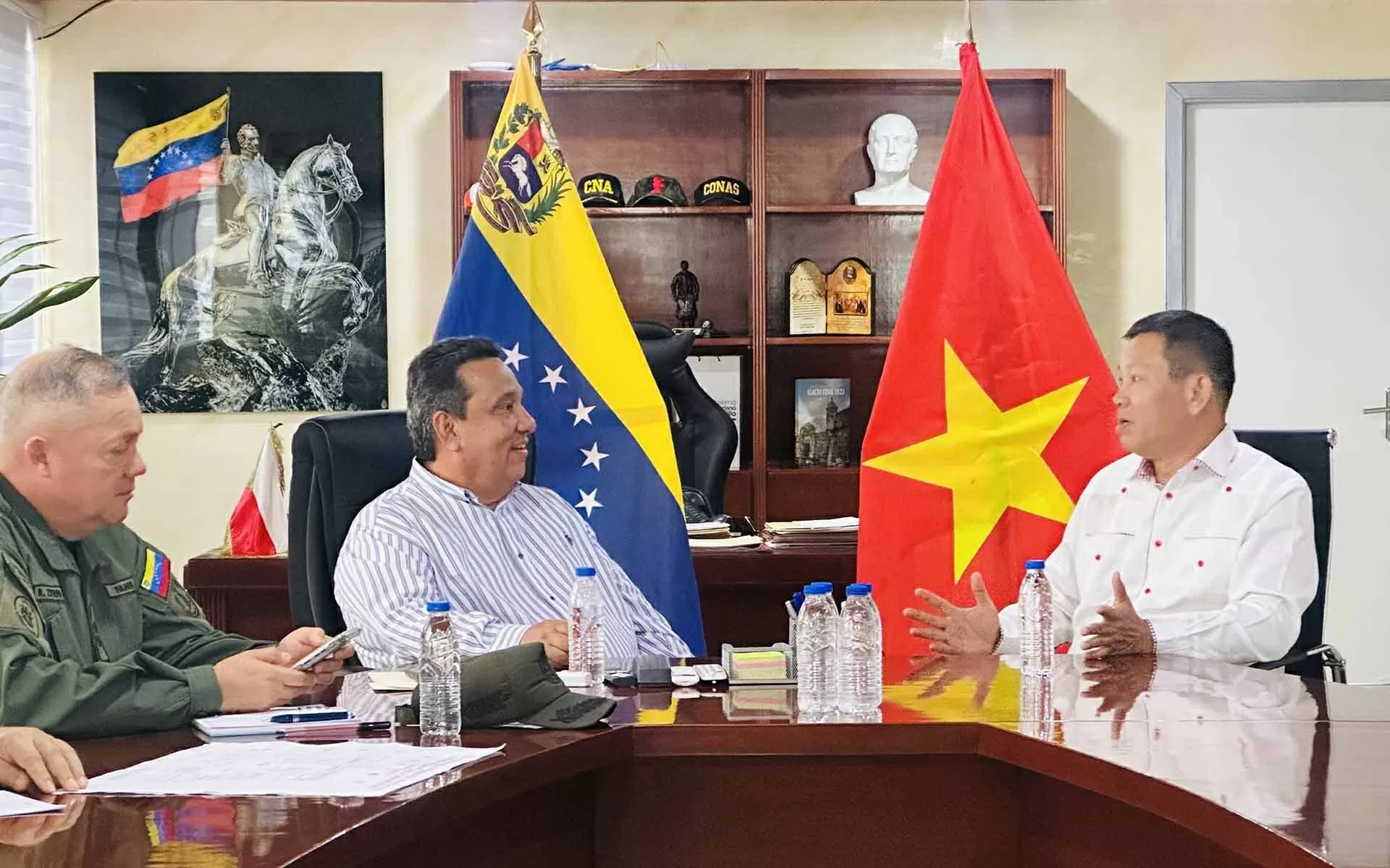 Việt Nam tăng cường hợp tác với các địa phương của Venezuela