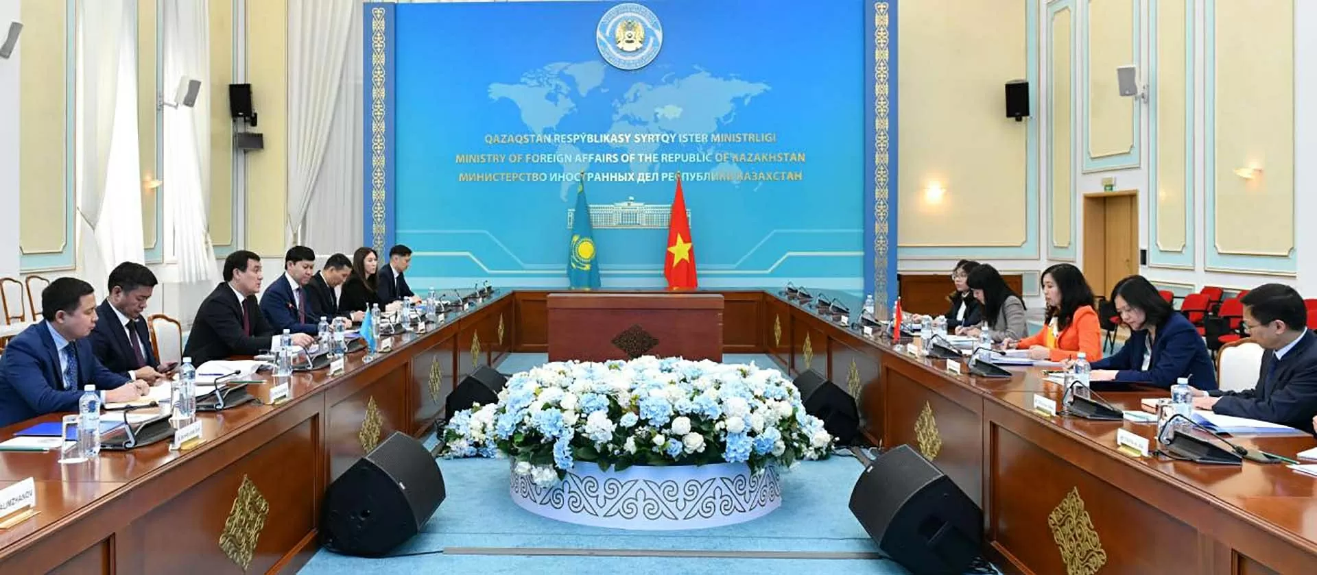 Vietnam, Kazakhstan officials hold political consultation