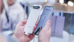 Close -up of the world's thinnest phone just launched at MWC 2025