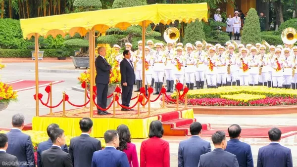 Welcome ceremony held for Kyrgyz Prime Minister Adylbek Kasimalyev in Hanoi