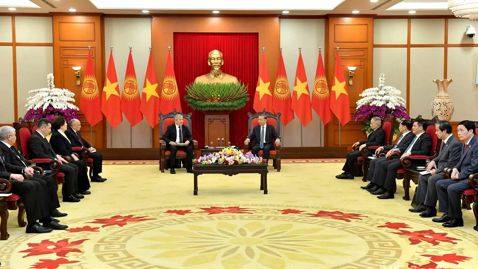 Tổng Bí thư Tô Lâm tiếp Thủ tướng Cộng hòa Kyrgyzstan Adylbek Kasimalyev