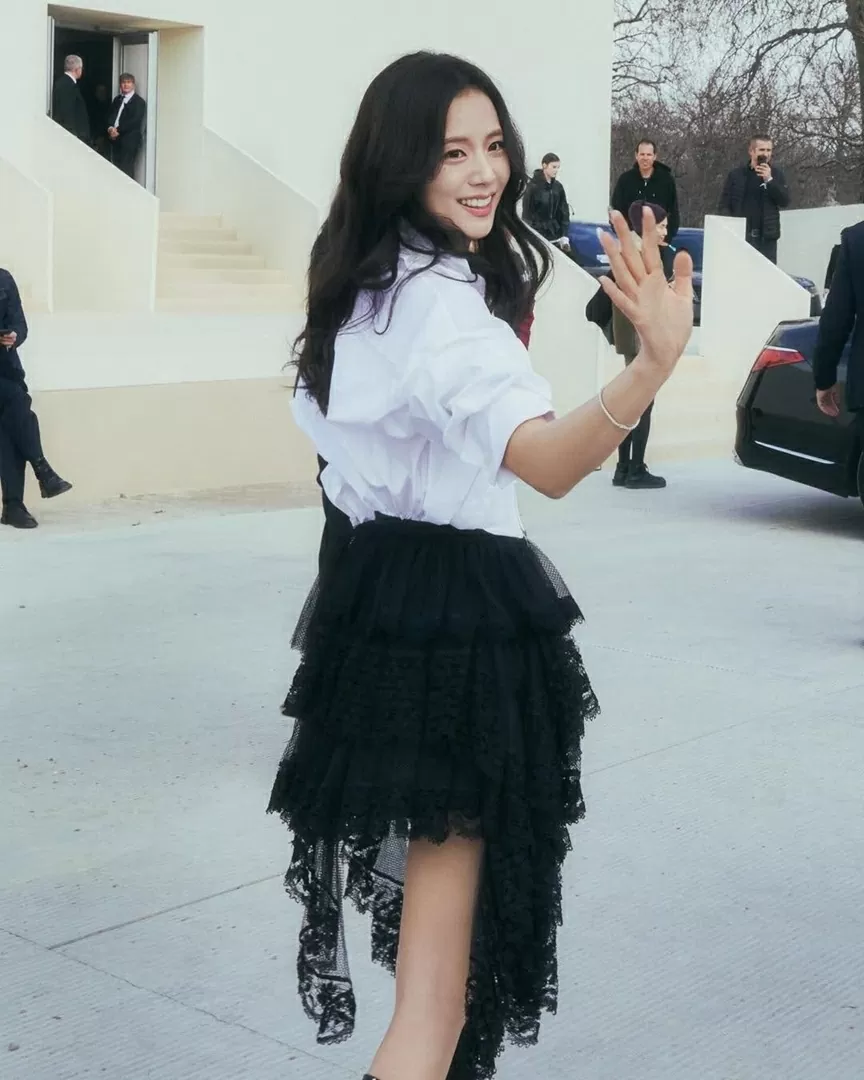 Hai lần dự chung show thời trang quốc tế của Hoa hậu Thùy Tiên và Jisoo BlackPink Hai lần dự chung show thời trang quốc tế của Hoa hậu Thùy Tiên và Jisoo BlackPink