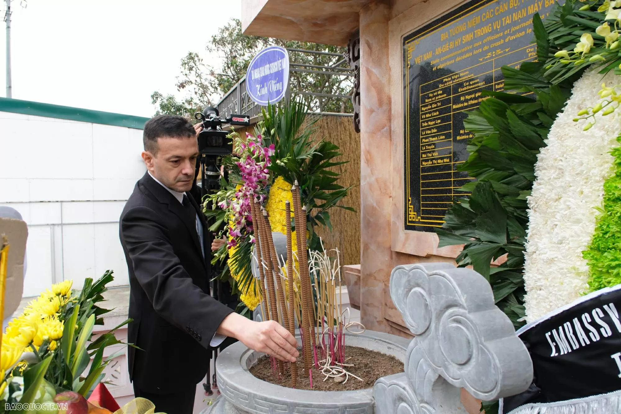 Vietnam-Algeria: Honouring the fallen and strengthening future ties