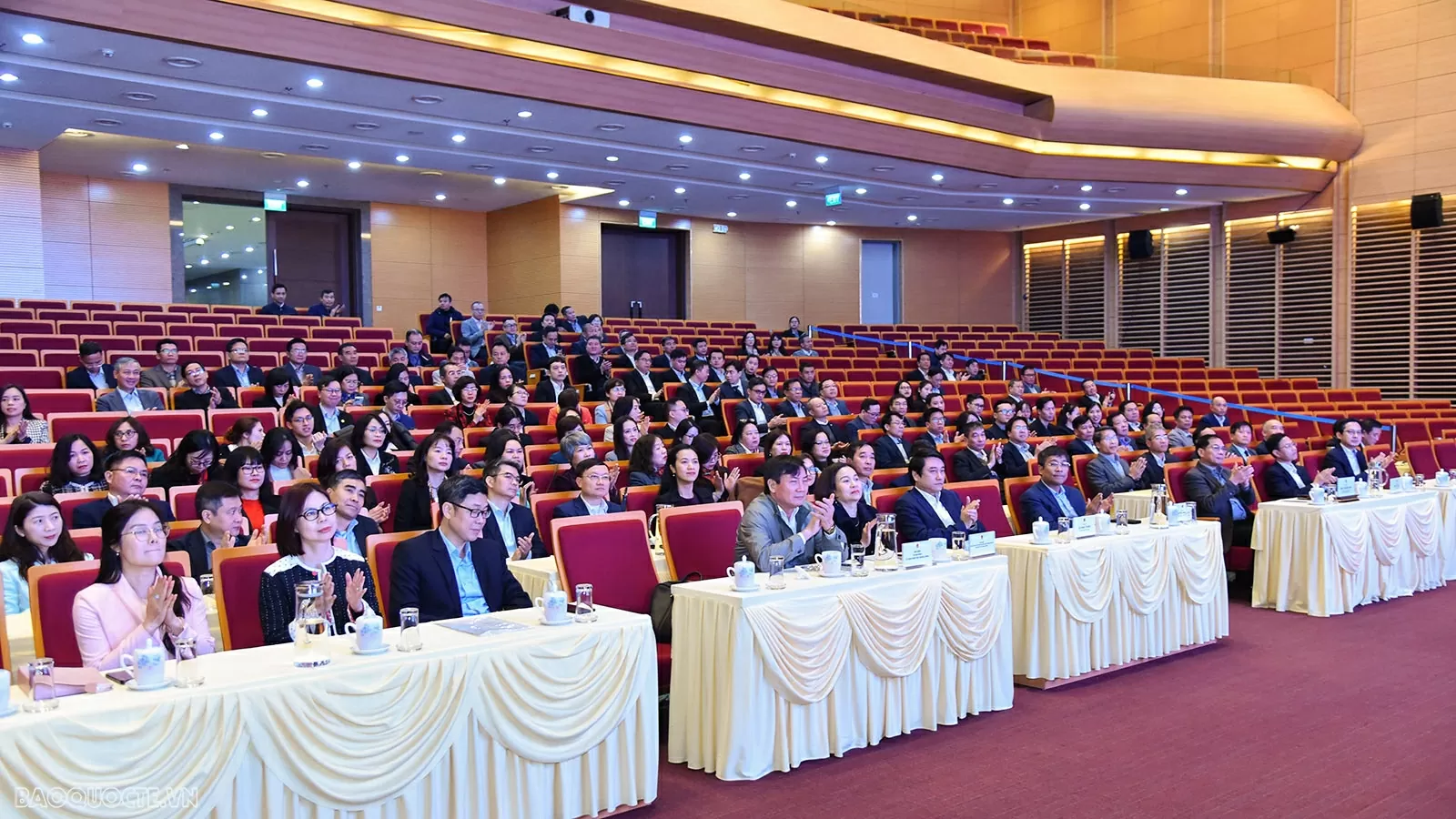 Phó Thủ tướng, Bộ trưởng Bùi Thanh Sơn chủ trì Hội nghị công bố các quyết định về công tác cán bộ của Bộ Ngoại giao