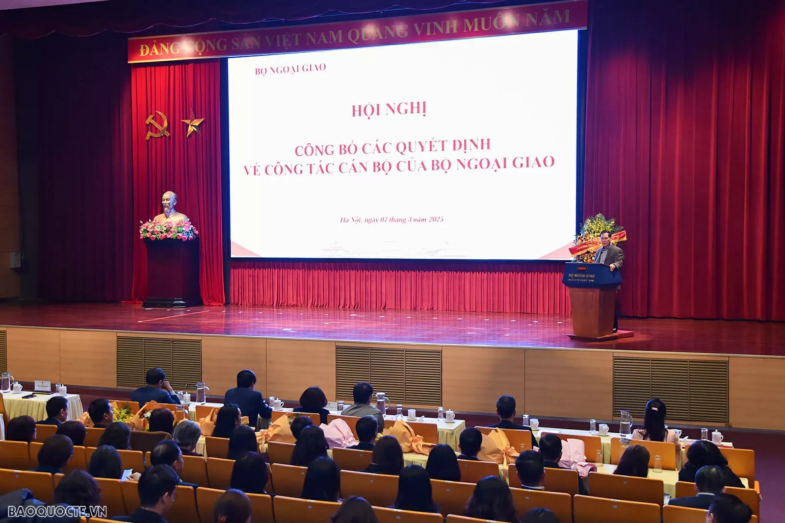 Phó Thủ tướng, Bộ trưởng Bùi Thanh Sơn chủ trì Hội nghị công bố các quyết định về công tác cán bộ của Bộ Ngoại giao