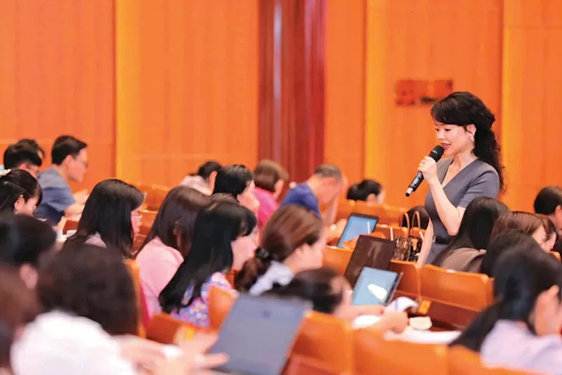 Dịch giả, chuyên gia giáo dục và nhà hoạt động xã hội Tổng Liên Anh: Để cái ĐẸP dẫn lối