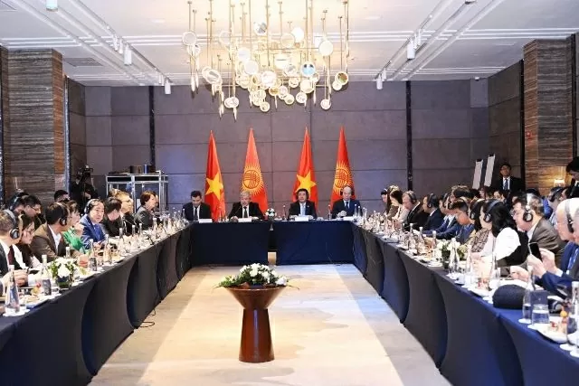 Kyrgyz Prime Minister Adylbek Kasymaliev meets with Vietnamese business community