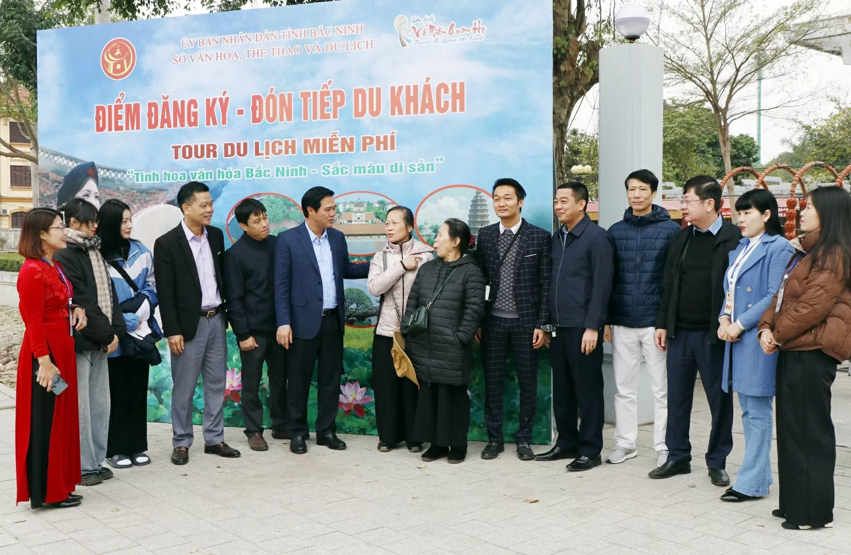 https://cdn.baoquocte.vn/stores/news_dataimages/2025/032025/08/11/tu-hom-nay-83-bac-ninh-to-chuc-2-tour-du-lich-mien-phi-bang-xe-buyt-dip-cuoi-tuan-20250308111121.webp?rt=202503091056