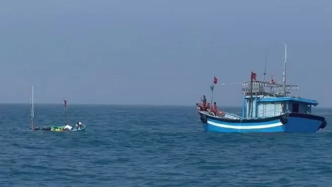 Cứu thành công 15 ngư dân gặp nạn trên đảo Phú Quý