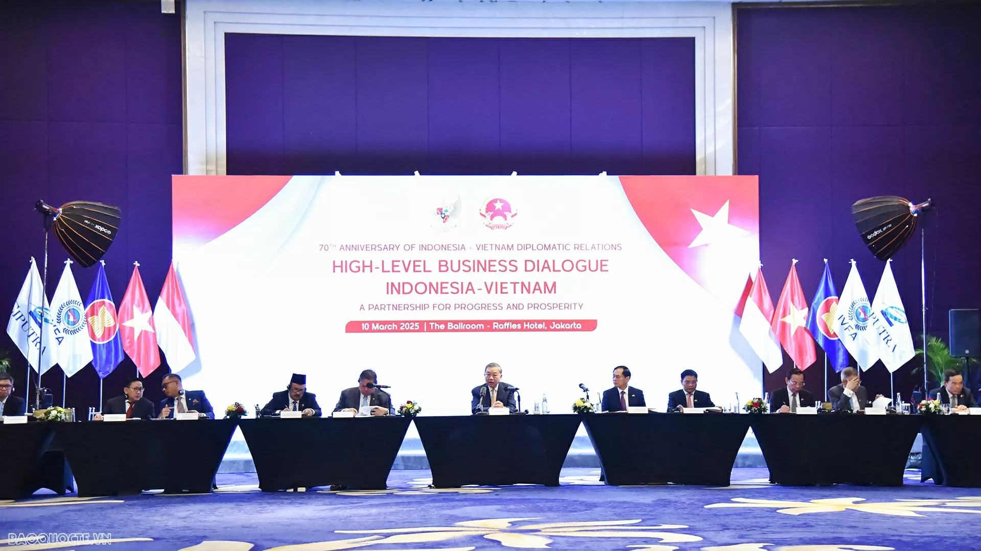 Sáng 10/3, tại thủ đô Jakarta, Tổng Bí thư Tô Lâm đã dự Tọa đàm doanh nghiệp 'Việt Nam và Indonesia: Quan hệ đối tác vì sự tiến bộ và thịnh vượng'. (Ảnh: Tuấn Anh)