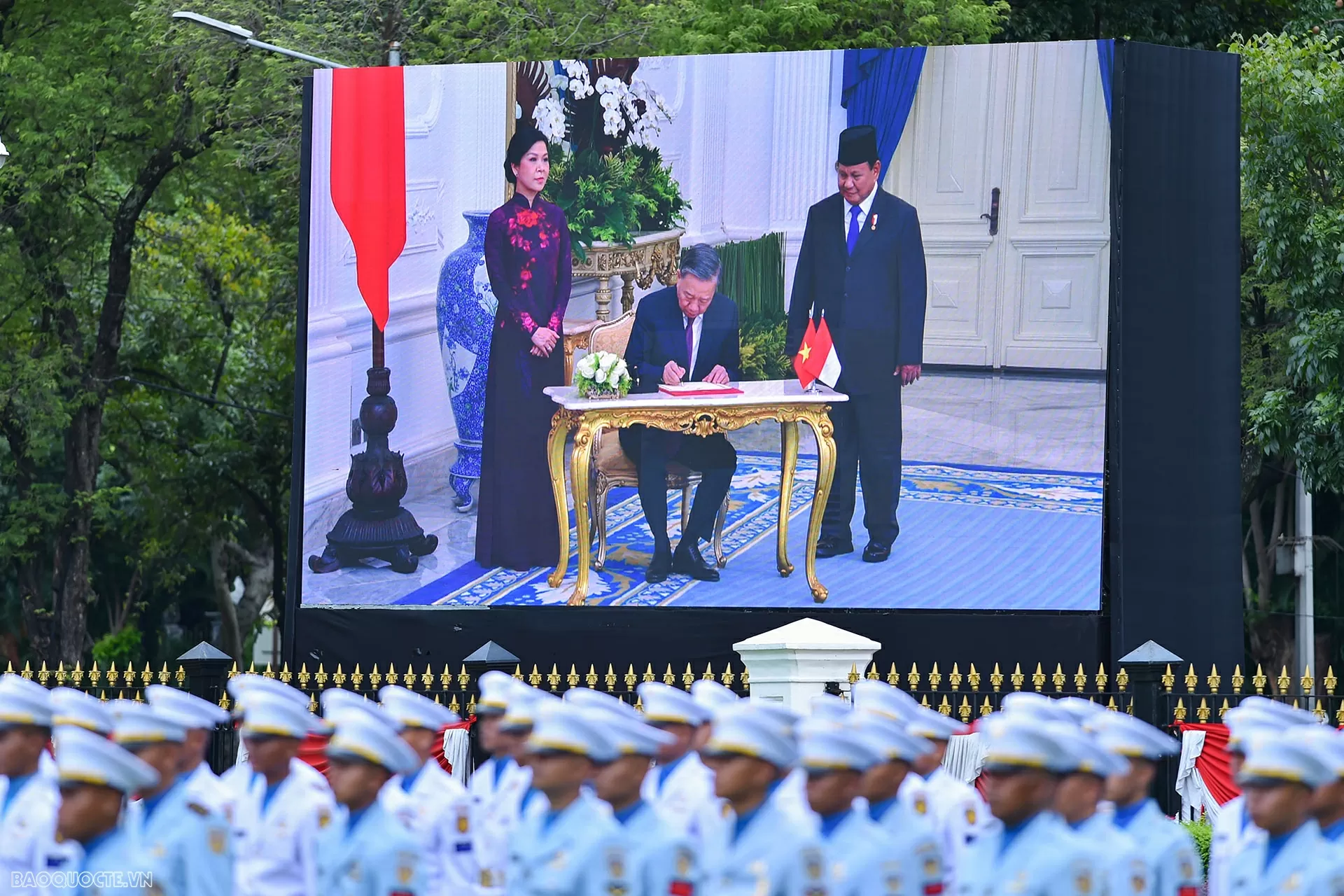 Vietnam, Indonesia leaders hold talks, elevating ties to comprehensive strategic partnership
