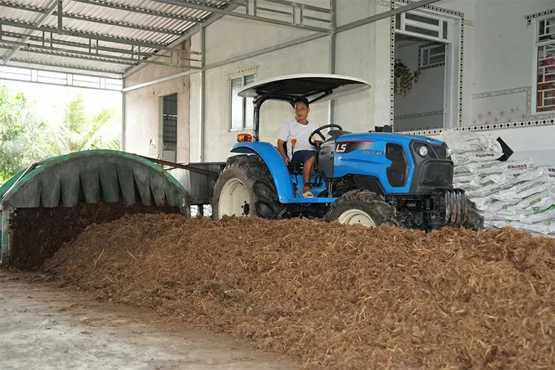 Nhiều sản phẩm hữu ích từ rơm rạ là sáng kiến của Dự án GIC góp phần bảo vệ môi trường và phát triển bền vững.