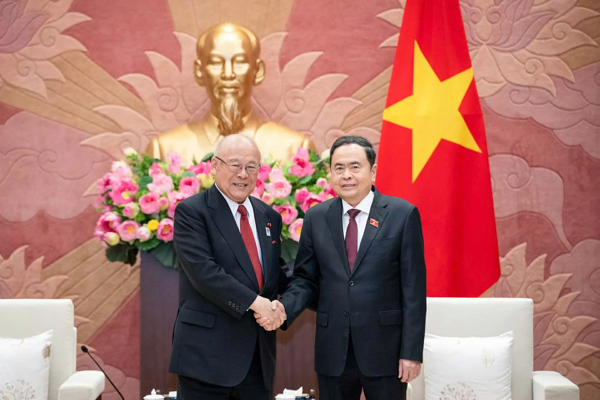 NA Chairman Tran Thanh Man welcomes Special Advisor of Japan-Vietnam Parliamentary Friendship Alliance
